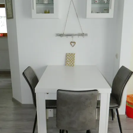 Helle 45 Qm Einliegerwohnung アパート ホルツガーリンゲン